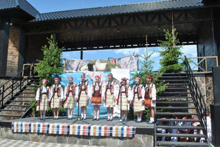 ЗАКАРПАТСЬКА КОЛОМИЙКА ЖИВЕ І НАС РАДУЄ