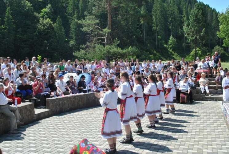 ЗАКАРПАТСЬКА КОЛОМИЙКА ЖИВЕ І НАС РАДУЄ