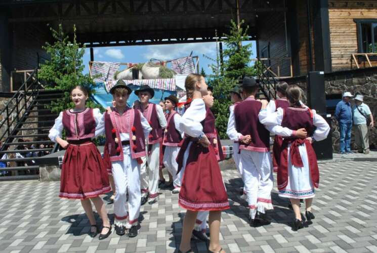 ЗАКАРПАТСЬКА КОЛОМИЙКА ЖИВЕ І НАС РАДУЄ