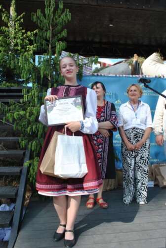 ЗАКАРПАТСЬКА КОЛОМИЙКА ЖИВЕ І НАС РАДУЄ