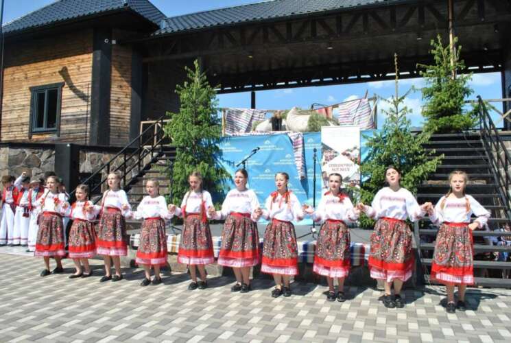 ЗАКАРПАТСЬКА КОЛОМИЙКА ЖИВЕ І НАС РАДУЄ