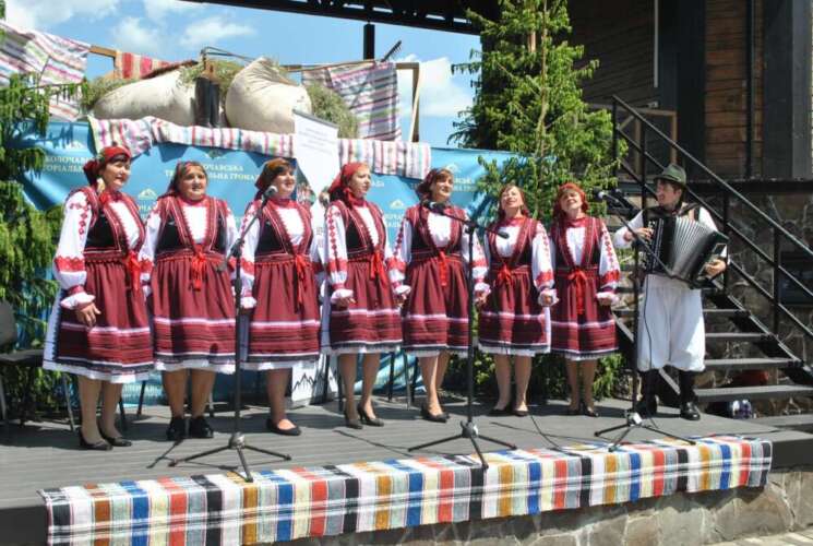 «СПІВАНОЧКИ МОЇ МИЛІ» ЗІБРАЛИ ВИКОНАВЦІВ КОЛОМИЙОК У КОЛОЧАВІ