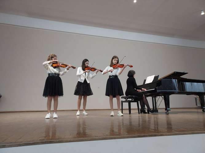 Визначено переможців ІІ туру Обласного конкурсу ансамблів та оркестрів струнно-смичкових інструментів мистецьких шкіл Закарпаття