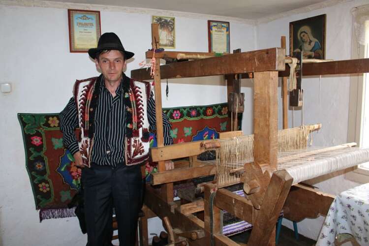 ЖИВА СПАДЩИНА ПОРУЧ. ВАРТО ЛИШЕ ПІДНЯТИСЯ ТРОХИ ВИЩЕ…