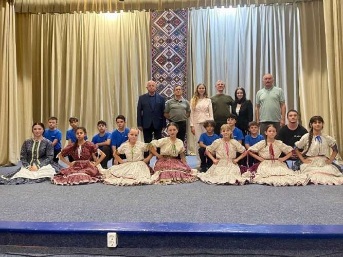 НОВІ ЗНАННЯ ПРО УГОРСЬКІ НАРОДНІ ТАНЦІ – НА ТВОРЧІЙ ЛАБОРАТОРІЇ В ЧОПІ