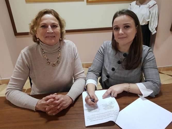 Директор Ганна Дрогальчук підписала Угоди щодо співпраці у сфері культури з представниками територіальних громад Тячівщини