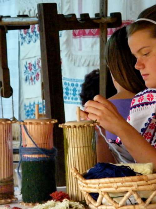 Традиційне Великоберезьке перебірно-човникове та мереживне ткацтво