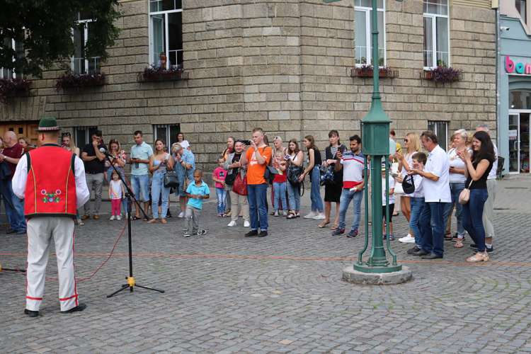 В Ужгороді відбувся арт-майданчик творчого відпочинку «Вільний мікрофон»