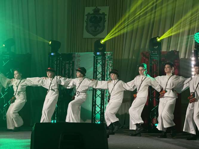 У ТЯЧЕВІ ВЕЛИКИМ КОНЦЕРТОМ ЗВІТУВАЛА СТУДІЯ ТАНЦЮ «VIVA_DANCEFIT»