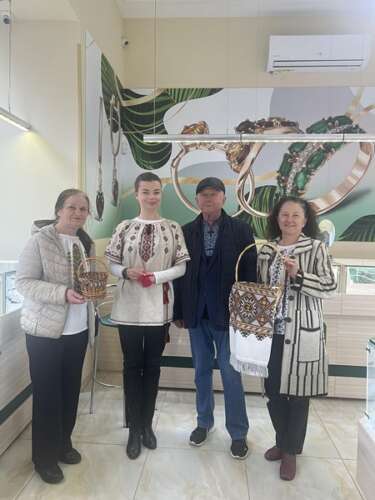 Нехай кожна ниточка вишиванки приносить щастя!