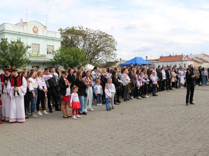 В Ужгороді відбувся «Марш вишиванок»
