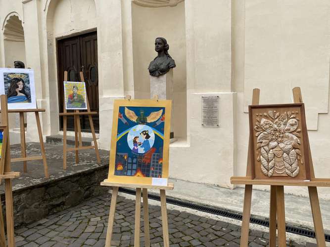 Дитячі роботи до Дня Конституції України представили у музеї