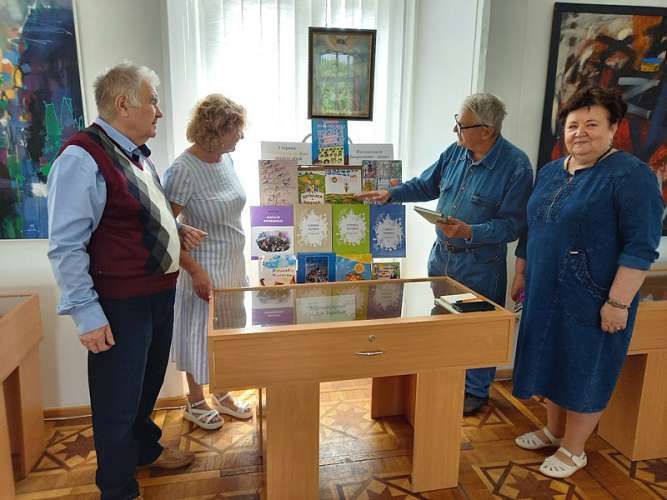 В Ужгороді презентували книжкову виставку «Письменники Закарпаття – дітям. Вибране»