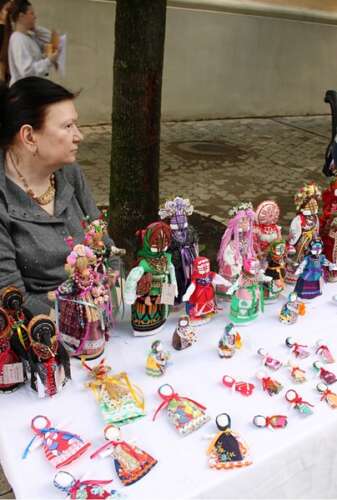 НА ВУЛИЦІ ВОЛОШИНА В УЖГОРОДІ – БЛАГОДІЙНИЙ МІНІ-ЯРМАРОК