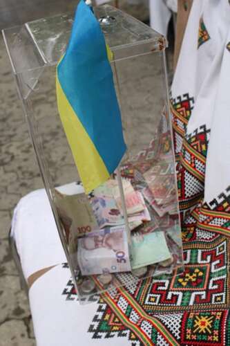 НА ВУЛИЦІ ВОЛОШИНА В УЖГОРОДІ – БЛАГОДІЙНИЙ МІНІ-ЯРМАРОК