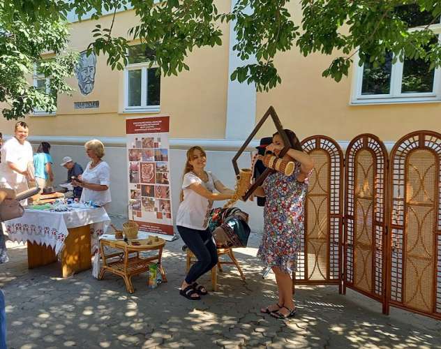 Працівники Центру культури провели благодійний міні-ярмарок на підтримку Збройних сил України