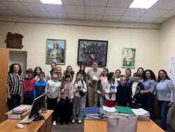 У Центрі культури відбулася зустріч учнів театрального відділу Ужгородської школи мистецтв з  письменником та науковцем Романом Офіцинським