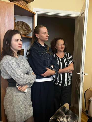 У Центрі культури відбулася зустріч учнів театрального відділу Ужгородської школи мистецтв з письменником та науковцем Романом Офіцинським